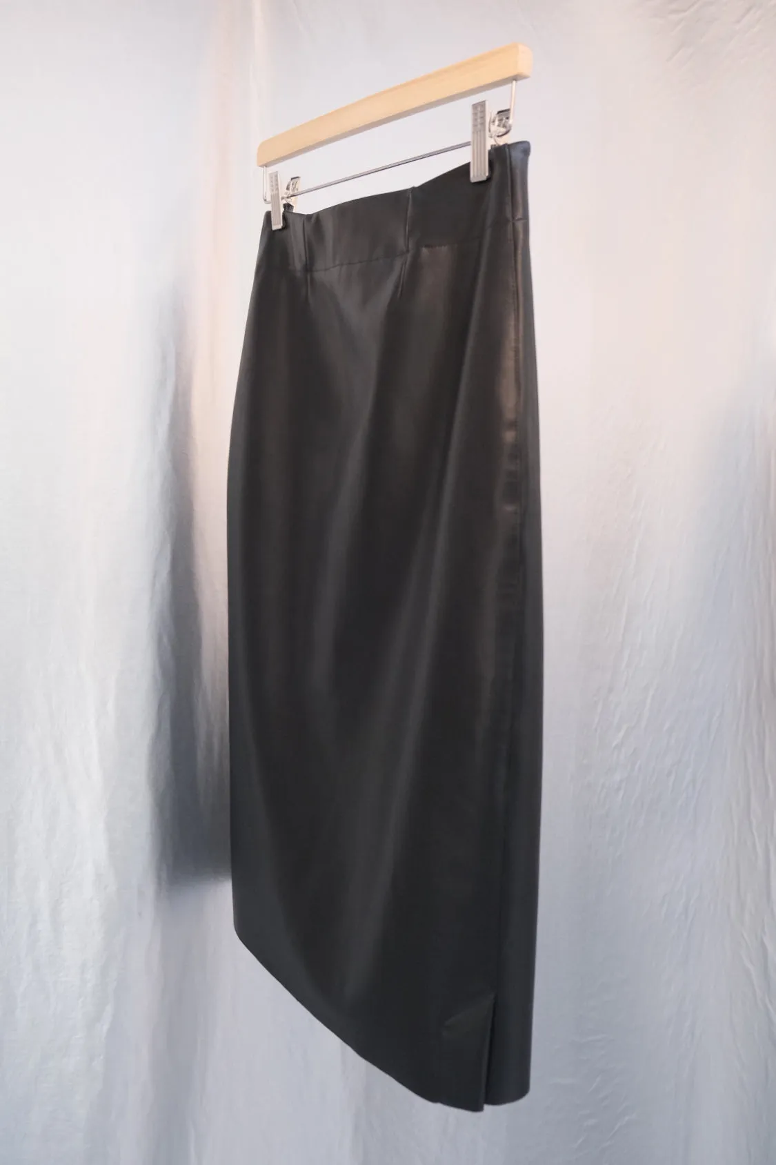 KAI SKIRT / vegan apple leather