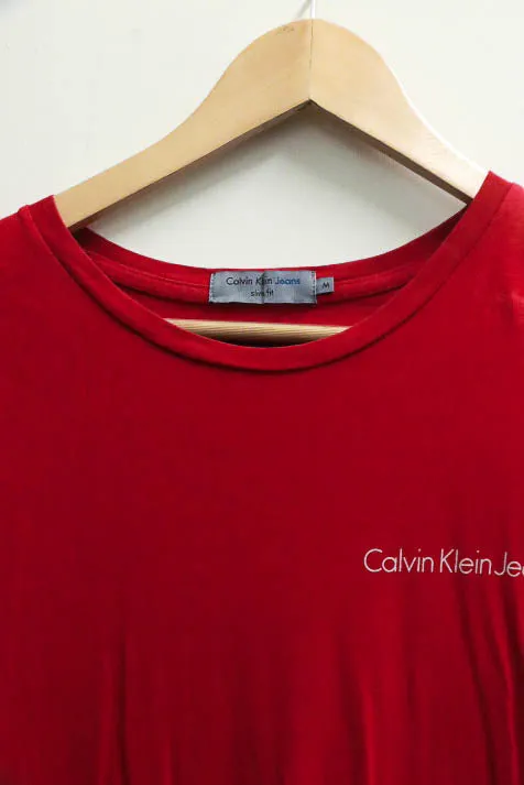 Vinrtage red Calvin klein jeans slim fit medium tshirt